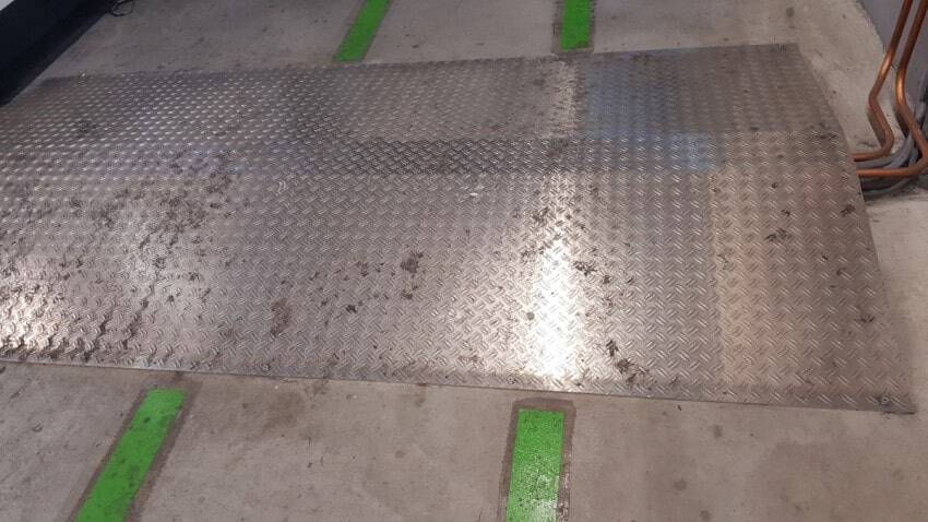 tole larmee comme passerelle