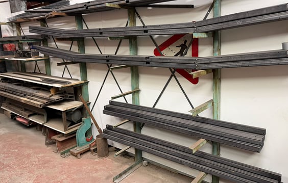 Stock des tuyaux et tubes en metal