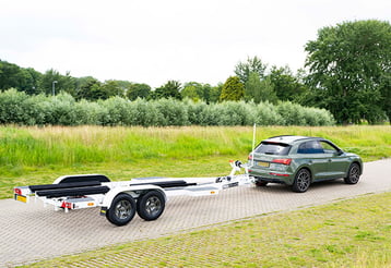 Pega boattrailer achter auto