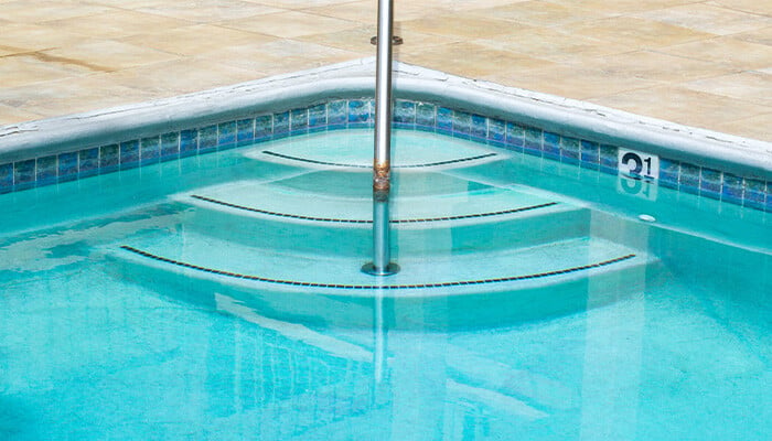 rouille dans la piscine